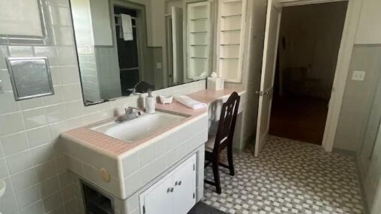 Photo of Bathroom in Sylvester