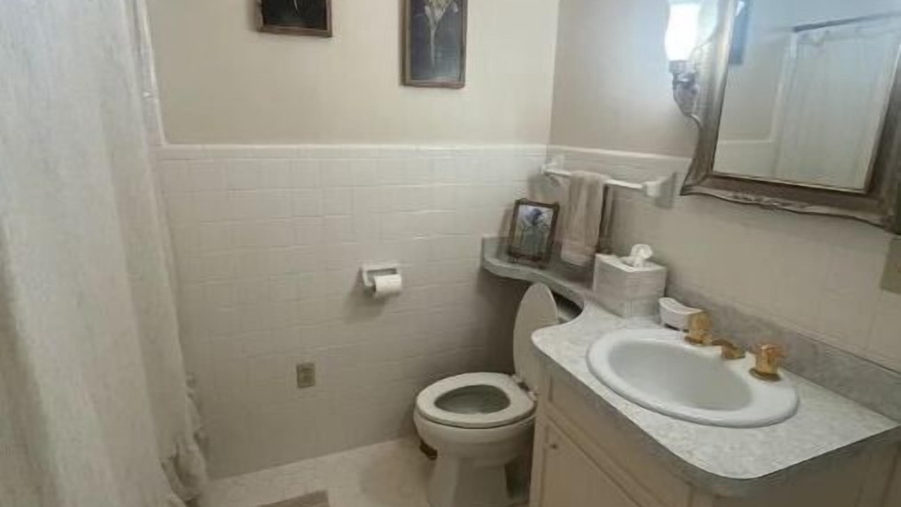 Photo of Bathroom in Sylvester