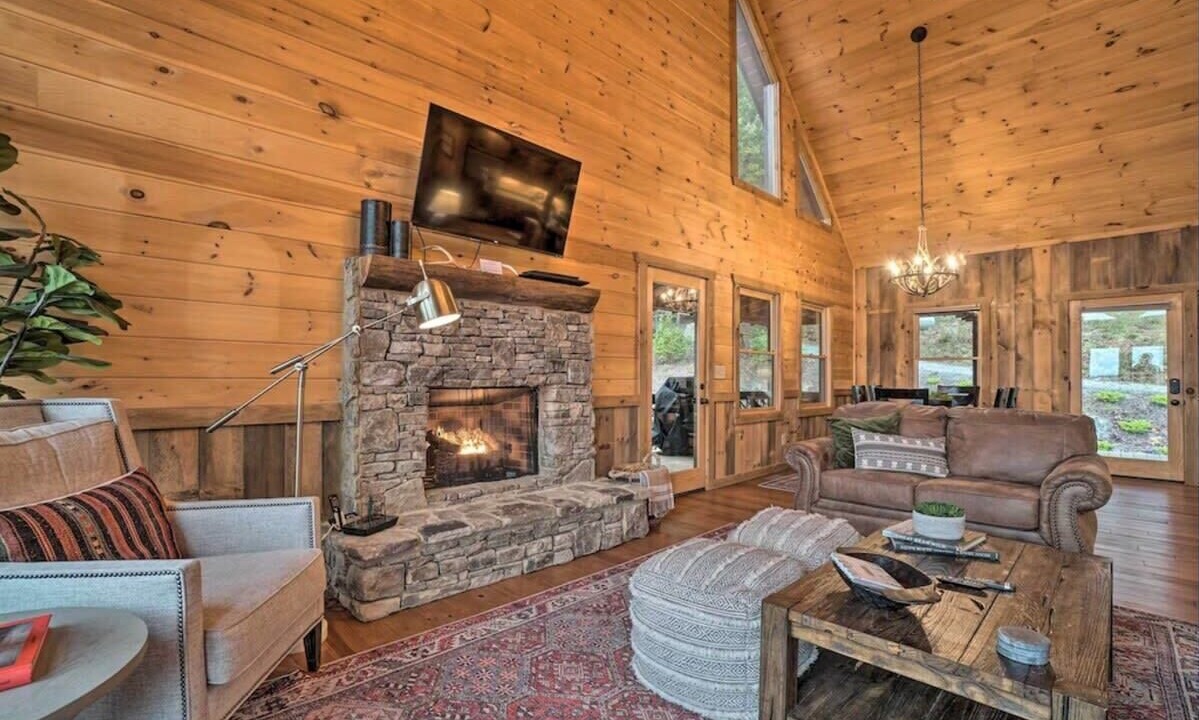 Photo of Livingroom in Ridges Over the Lake