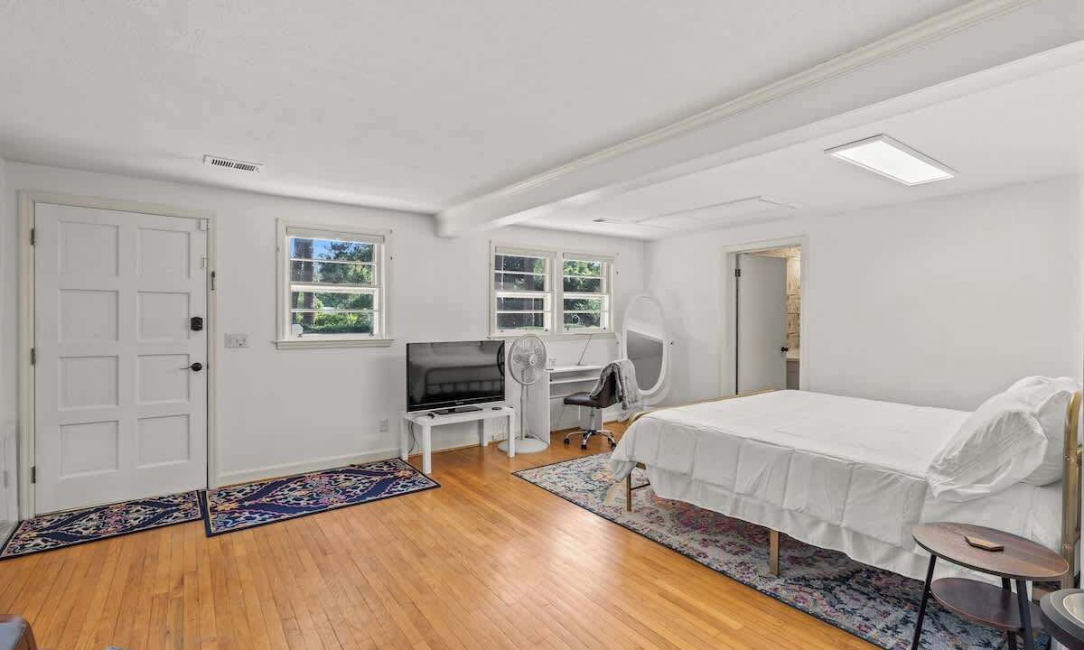 Photo of Bedroom in Forest Acres