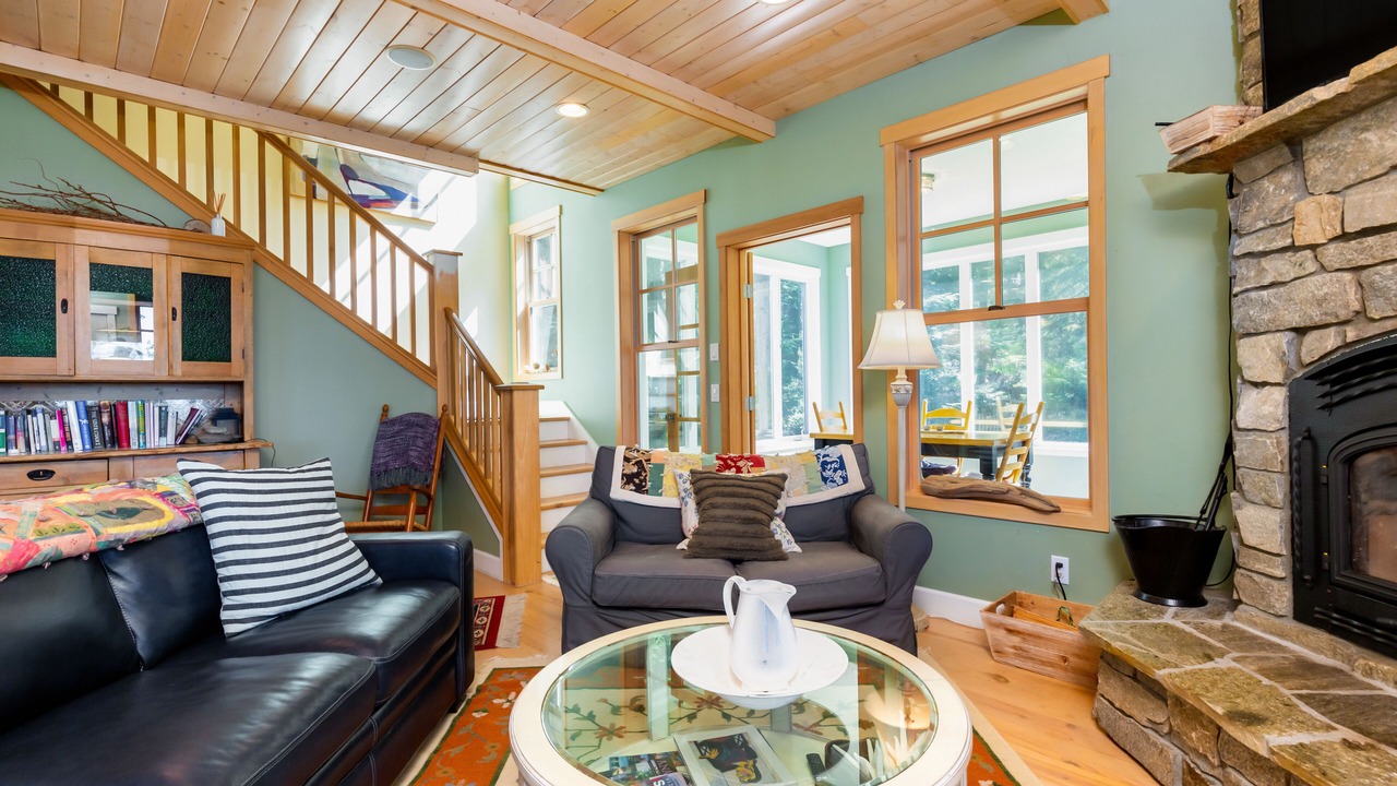 Photo of Livingroom in Lagoon Point