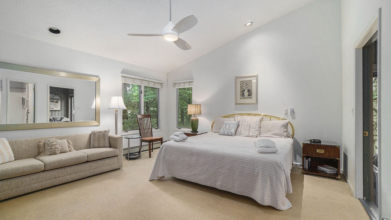 Photo of Bedroom in Maple City