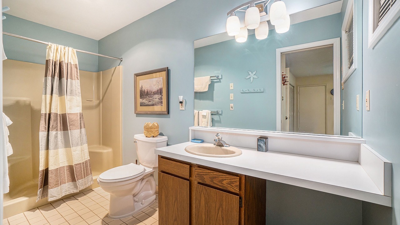 Photo of Bathroom in Maple City