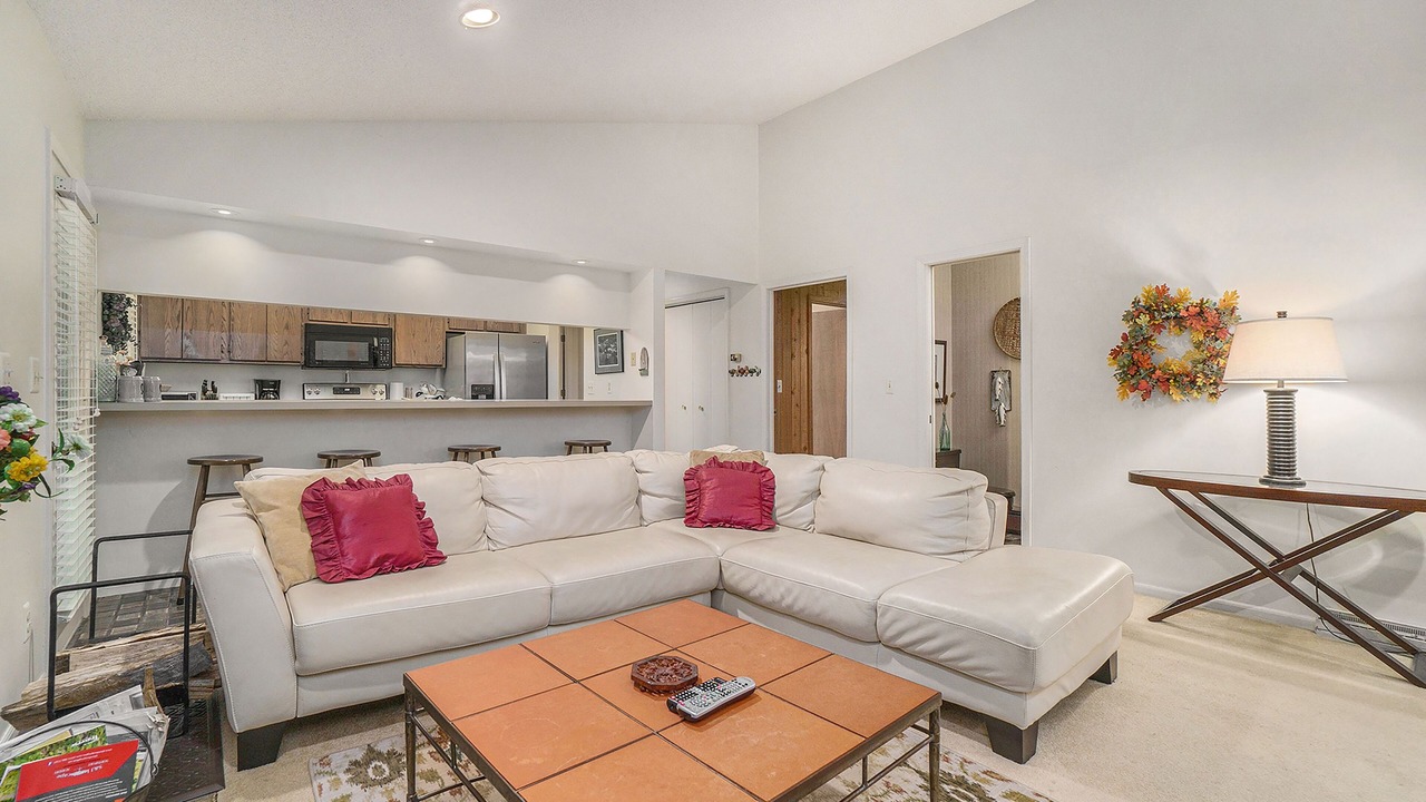 Photo of Livingroom in Maple City