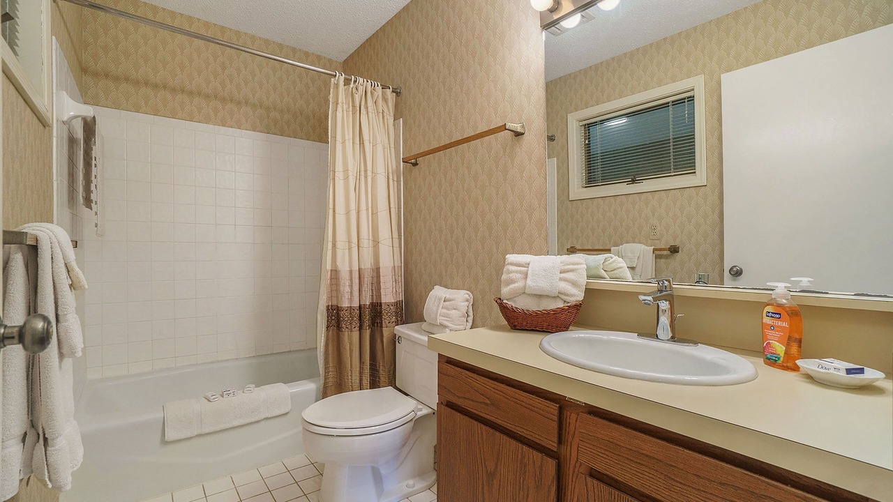 Photo of Bathroom in Maple City