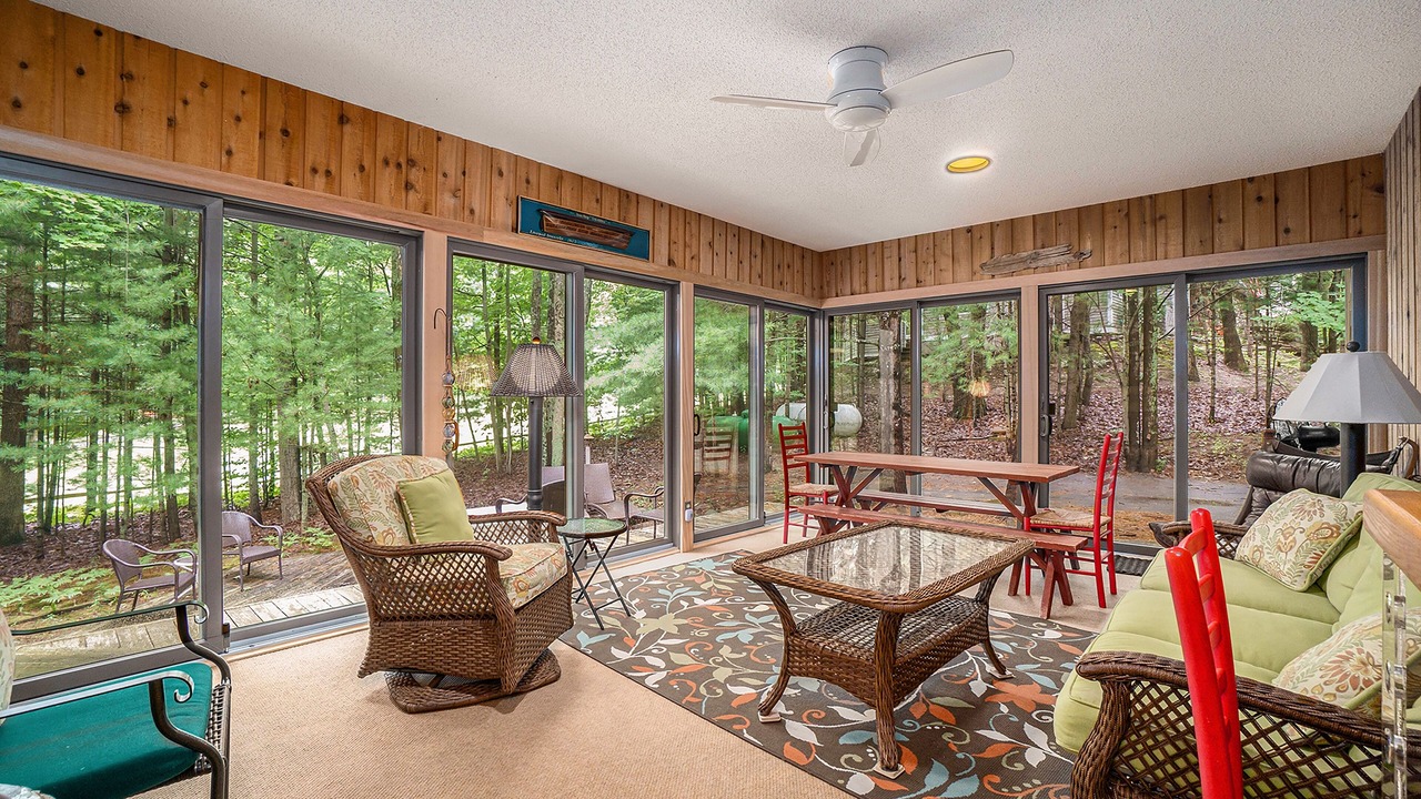 Photo of Livingroom in Maple City