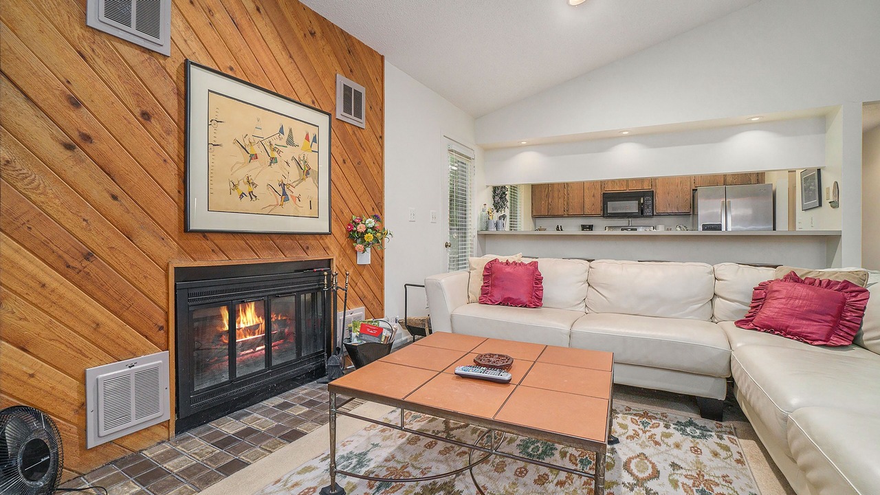 Photo of Livingroom in Maple City