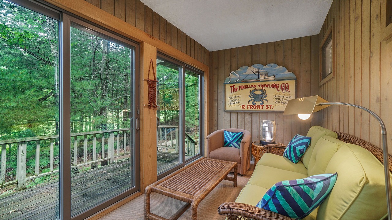 Photo of Livingroom in Maple City