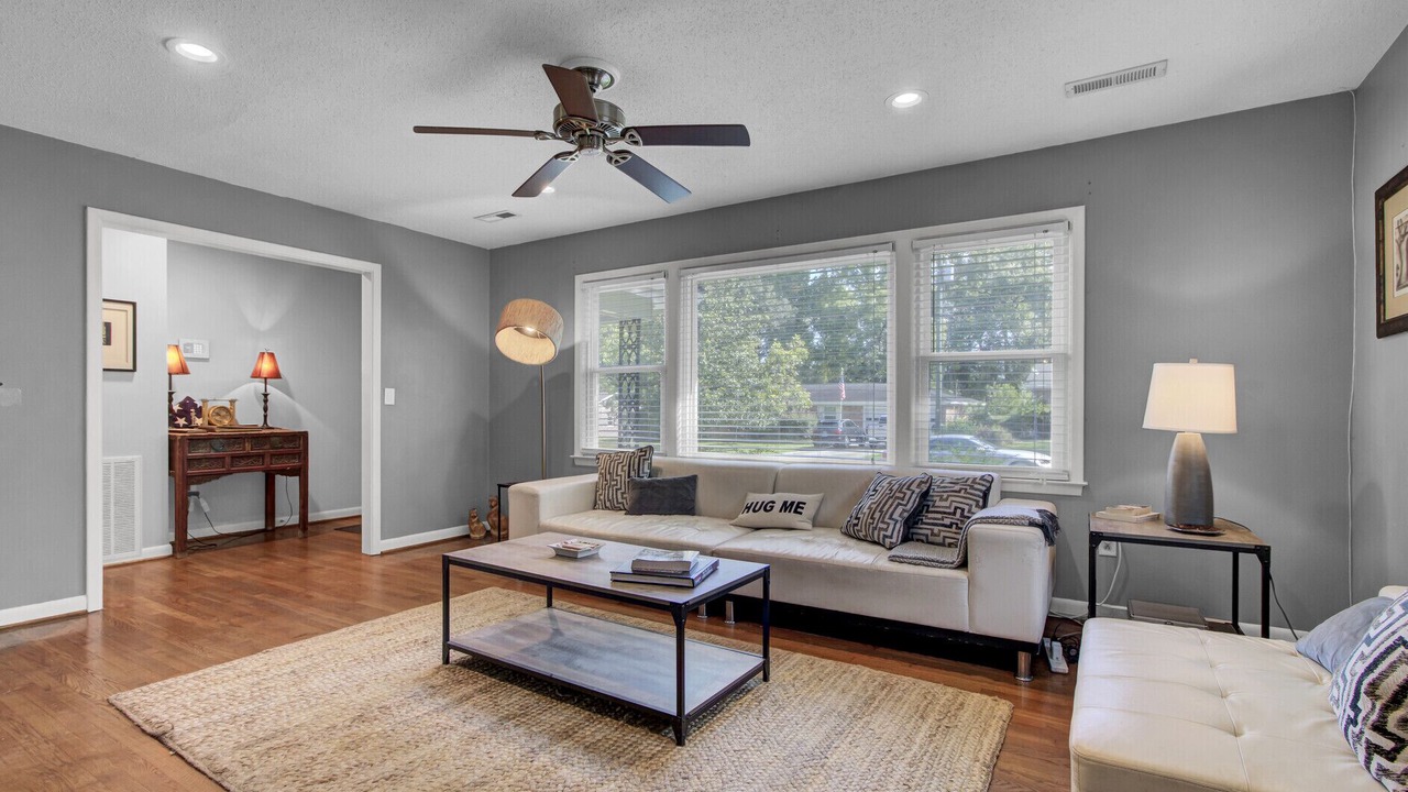 Photo of Livingroom in Hanahan