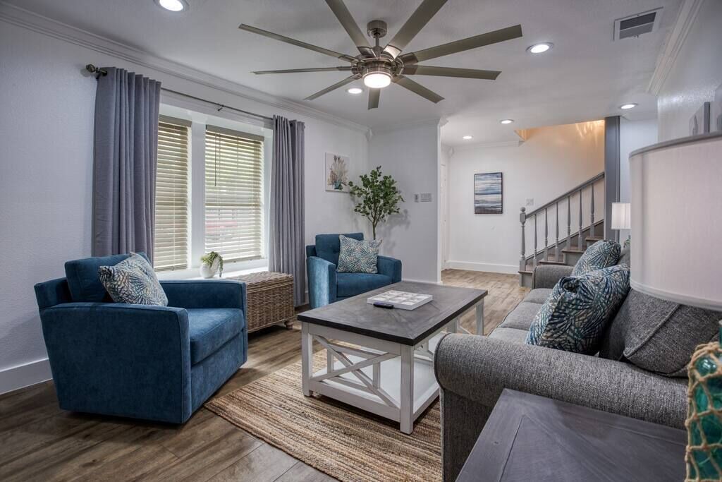 Photo of Livingroom in Bay Area