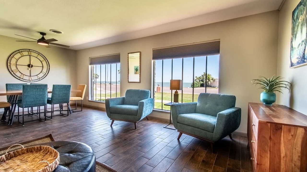 Photo of Livingroom in Bay Area