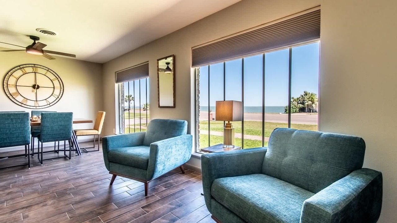 Photo of Livingroom in Bay Area
