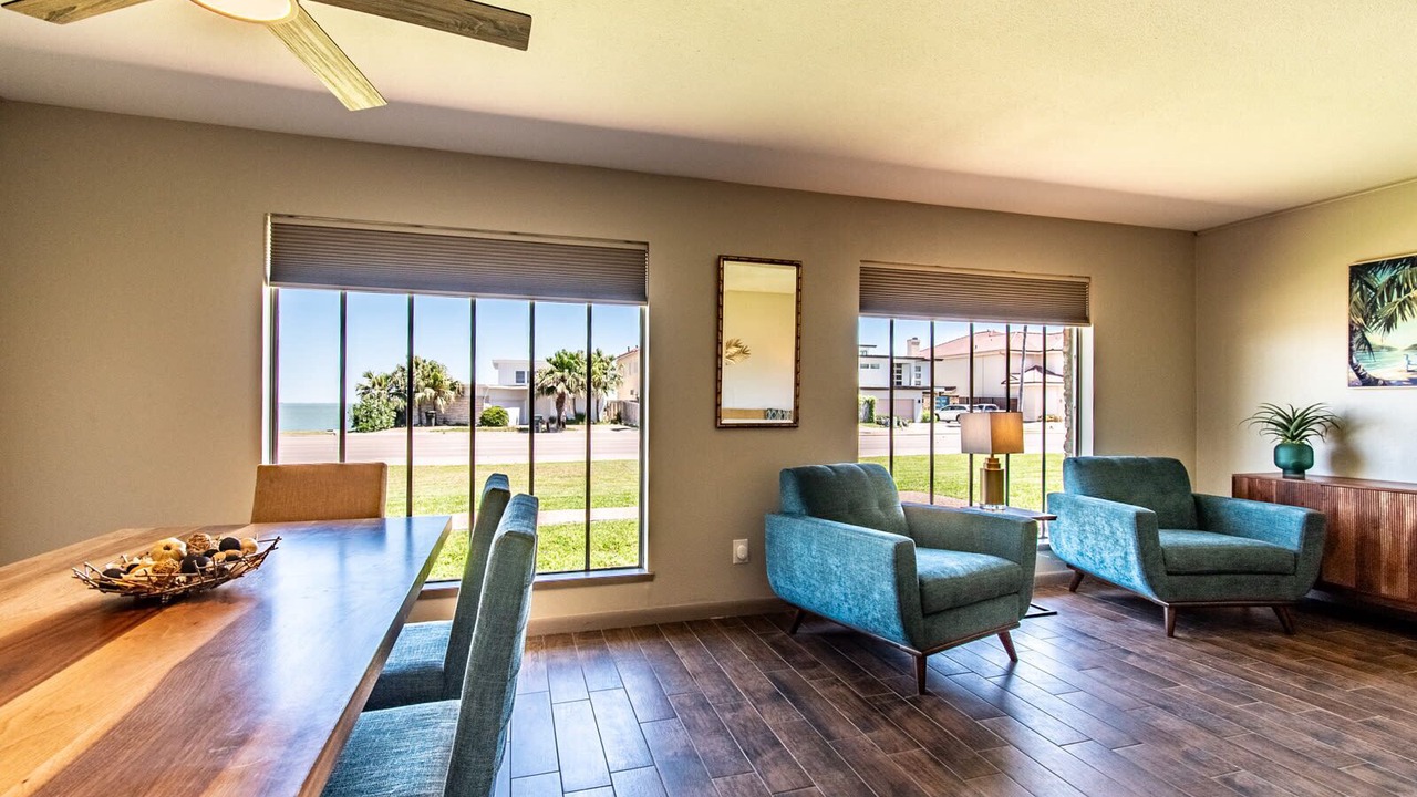 Photo of Livingroom in Bay Area
