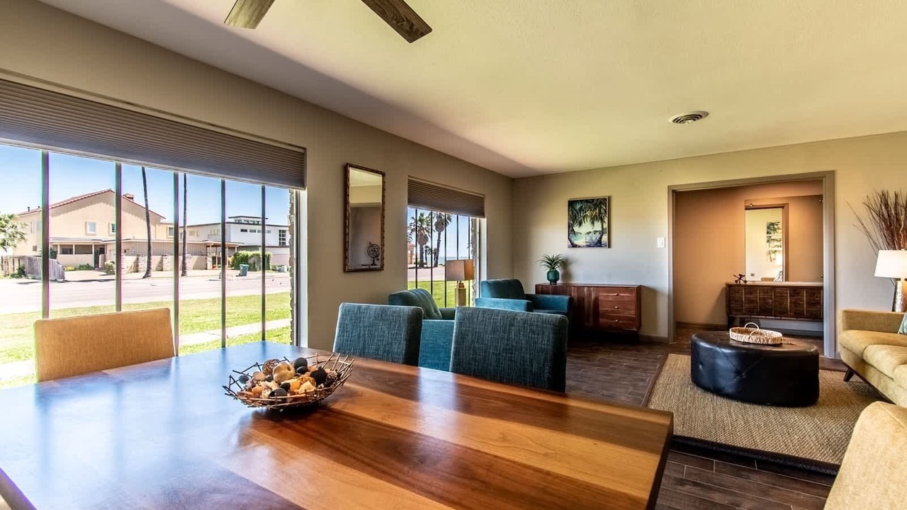 Photo of Livingroom in Bay Area