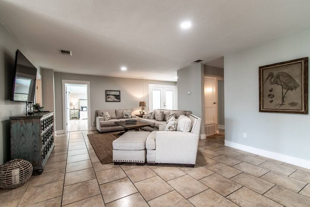 Photo of Livingroom in Bay Area