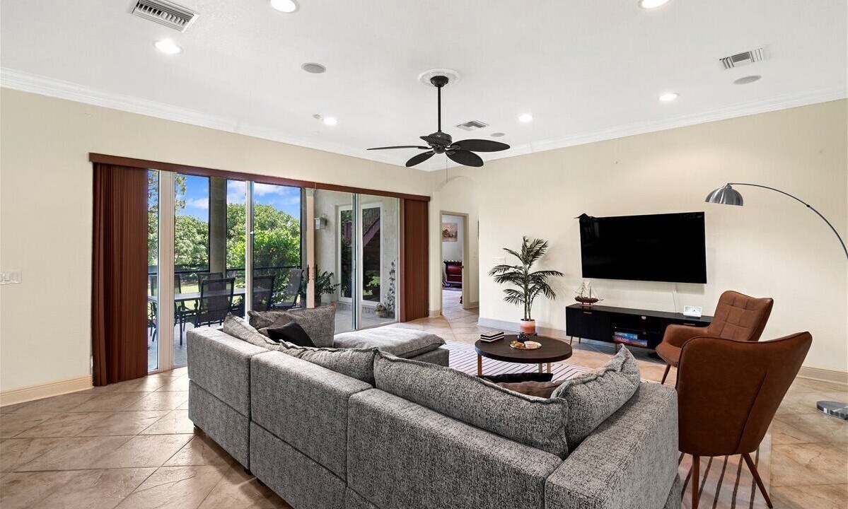 Photo of Livingroom in Loxahatchee