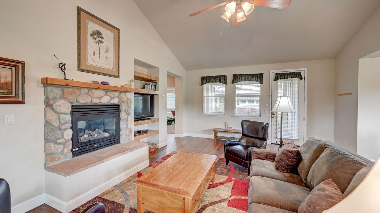 Photo of Livingroom in Angels Camp