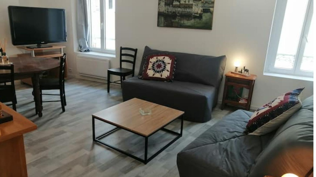 Photo of Livingroom in Courtenay