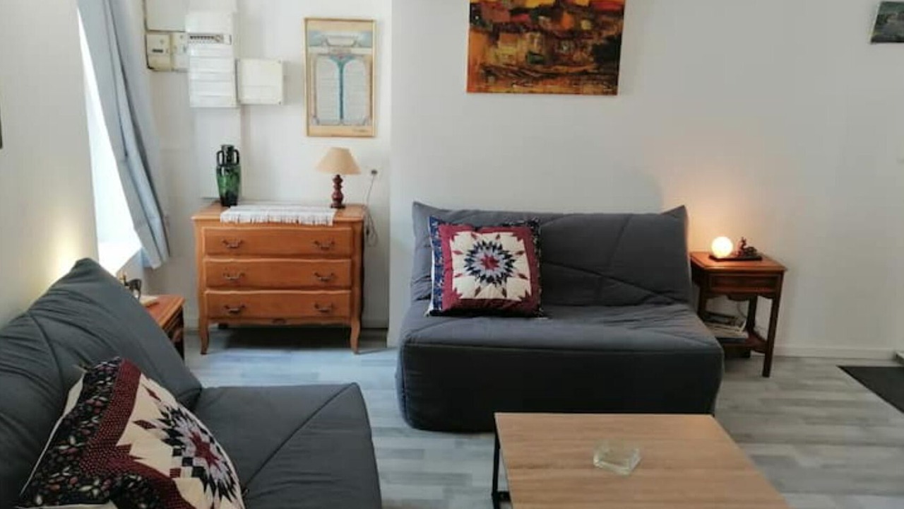 Photo of Livingroom in Courtenay