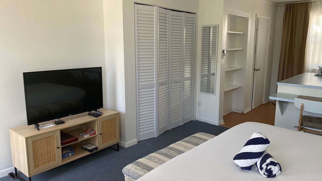 Photo of Bedroom in Hollywood South Central Beach