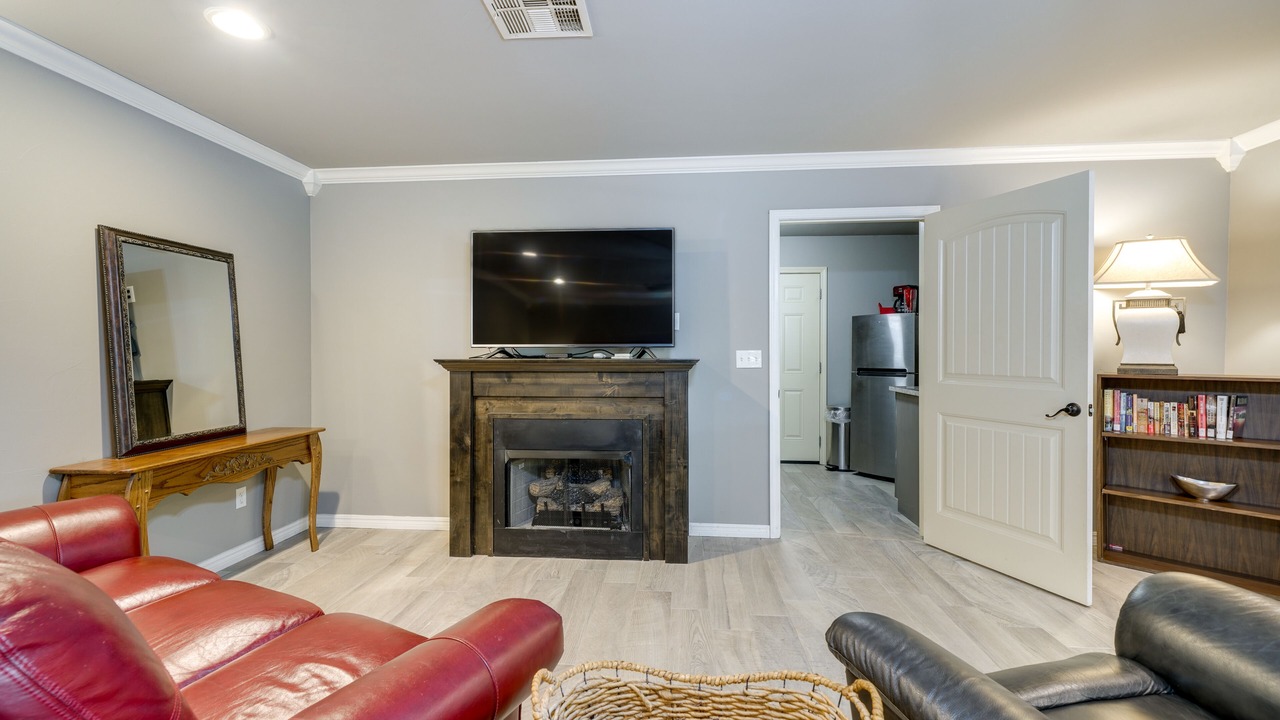 Photo of Livingroom in Ada