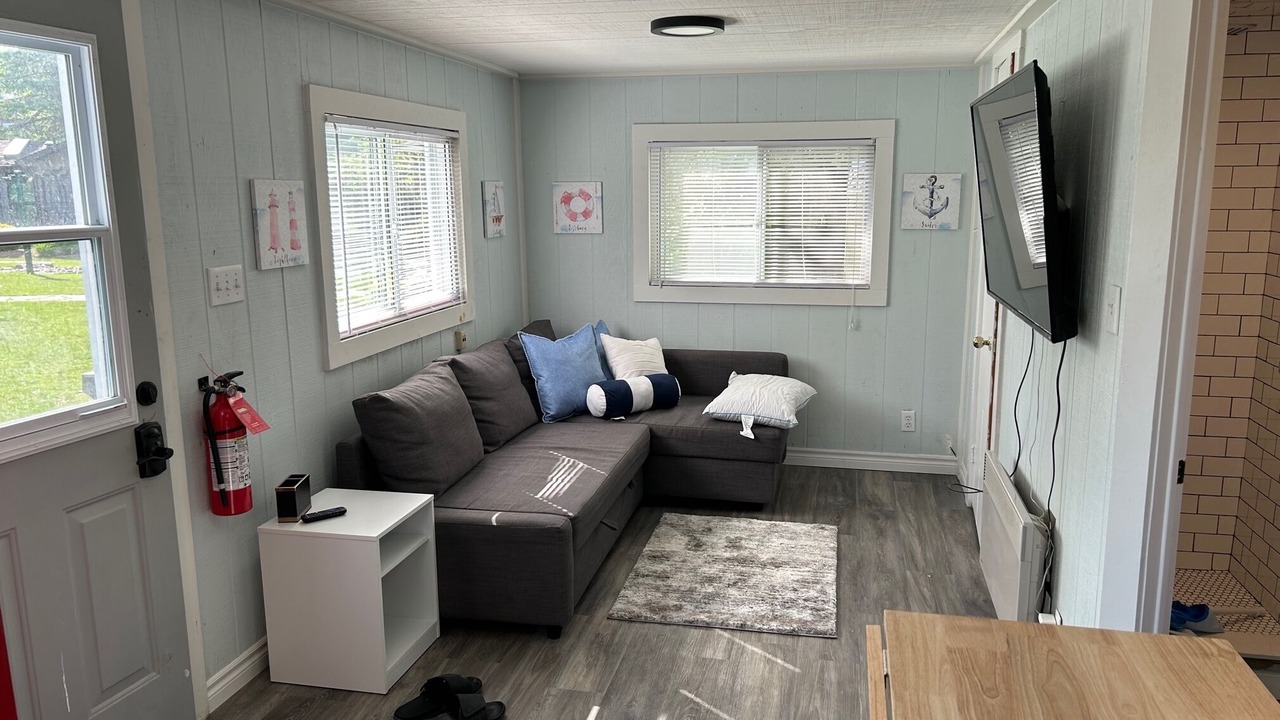 Photo of Livingroom in Wasaga Beach