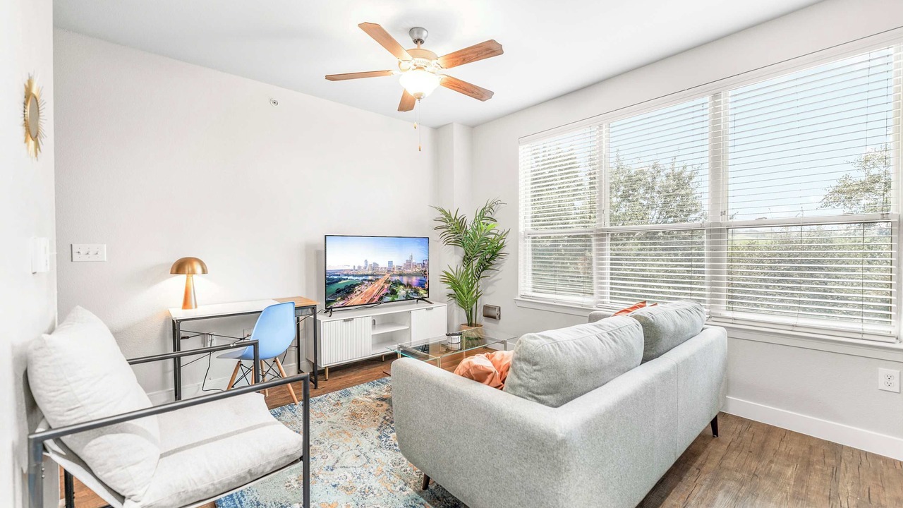 Photo of Livingroom in Greater South River City
