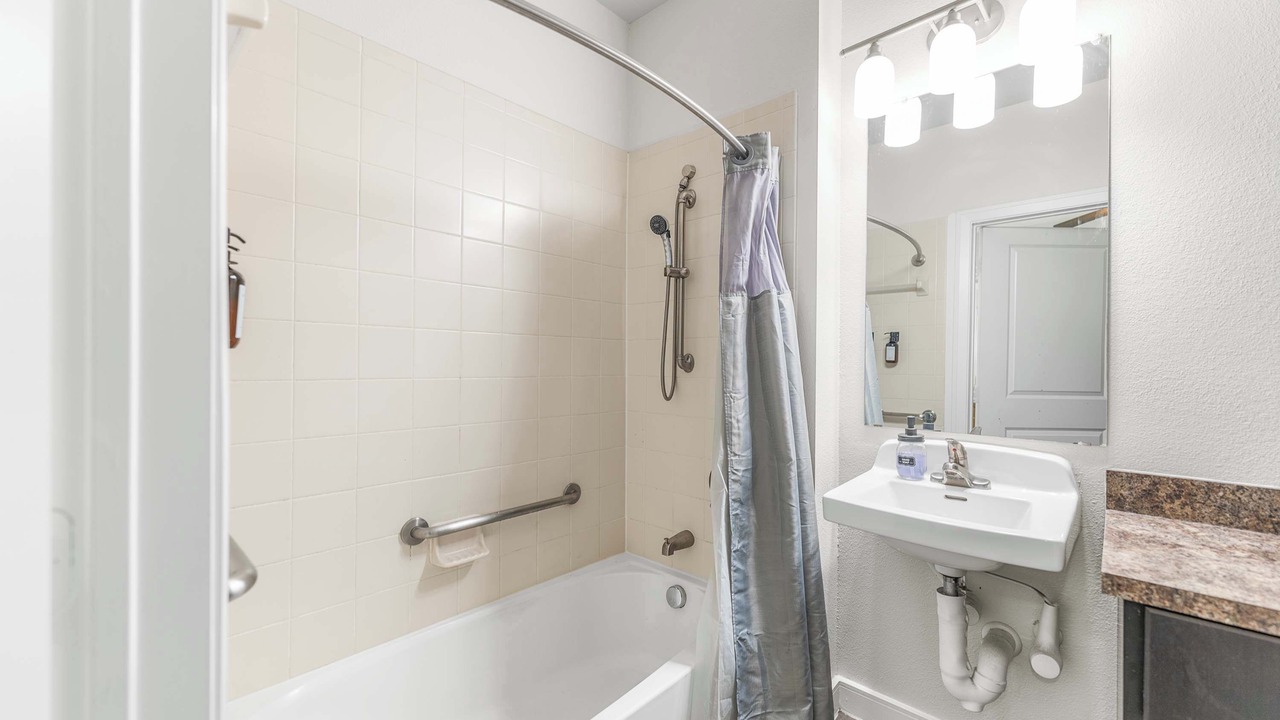 Photo of Bathroom in Greater South River City