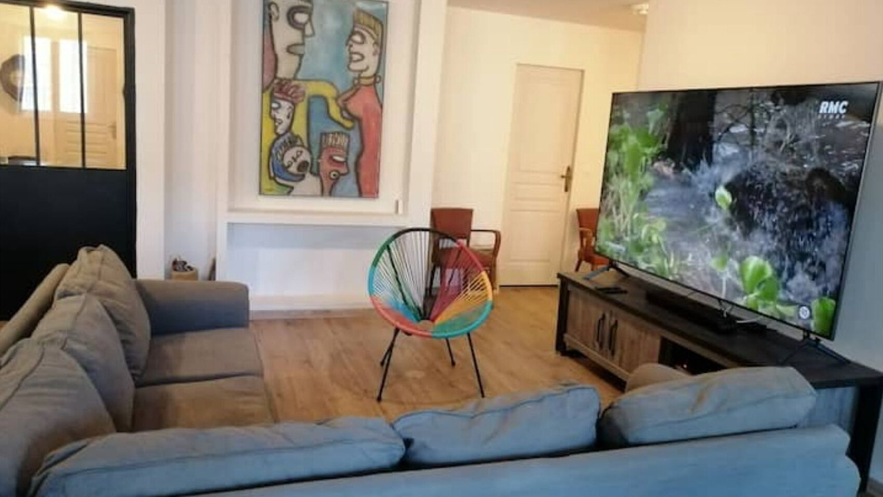 Photo of Livingroom in Courtenay