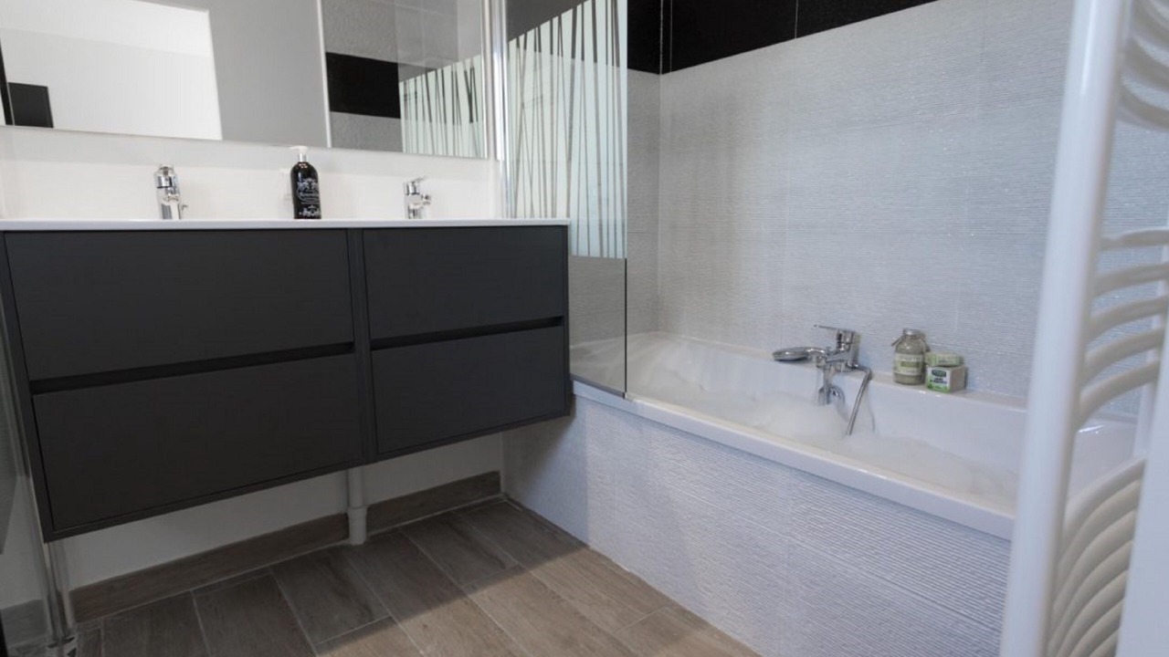 Photo of Bathroom in Aigne