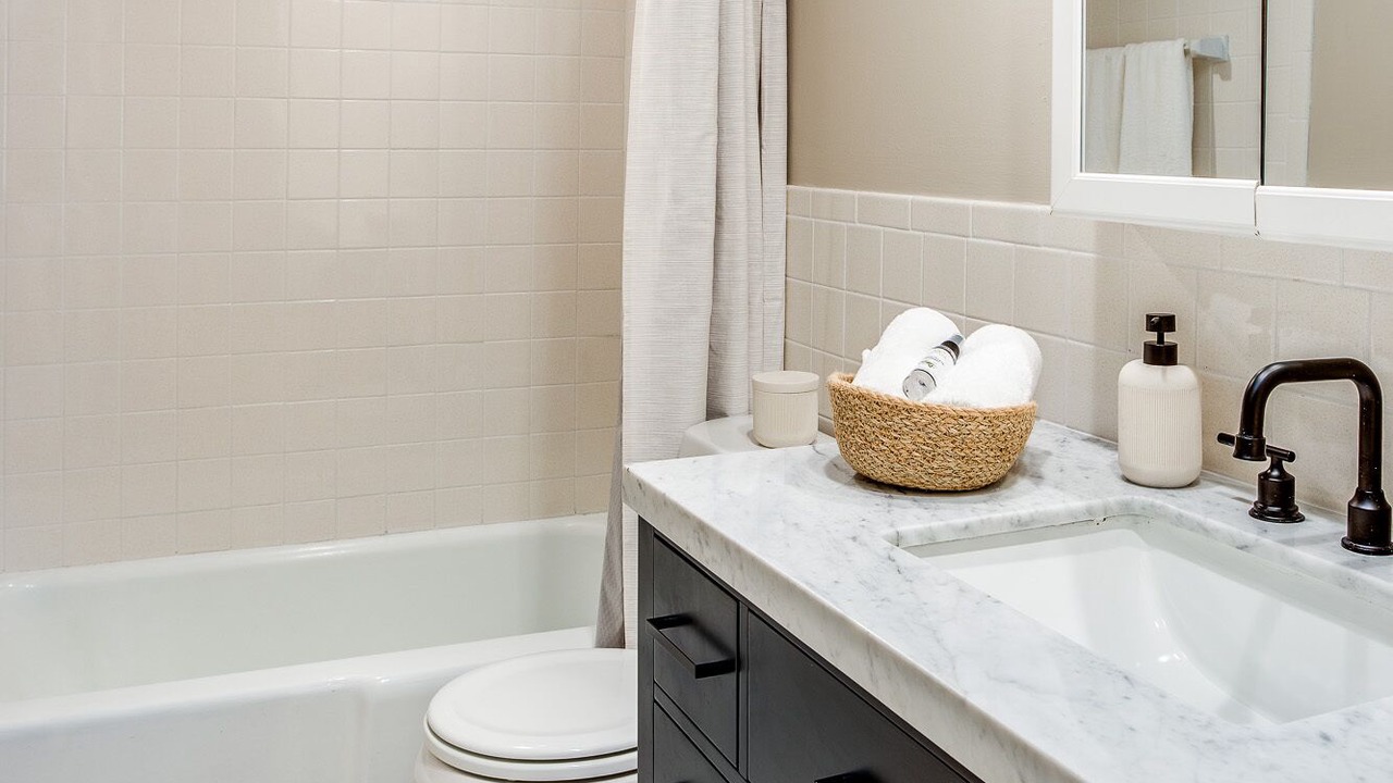 Photo of Bathroom in East Avenue