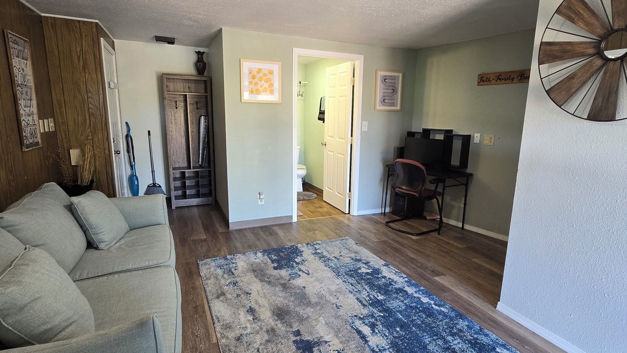 Photo of Livingroom in Abbott Loop