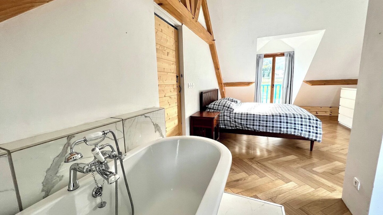 Photo of Bedroom in Campan