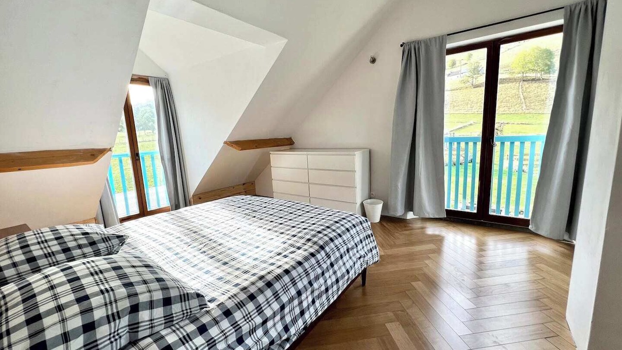 Photo of Bedroom in Campan