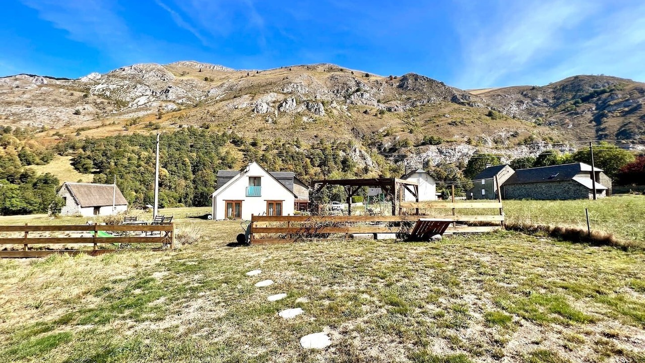 Photo of Outdoor in Campan