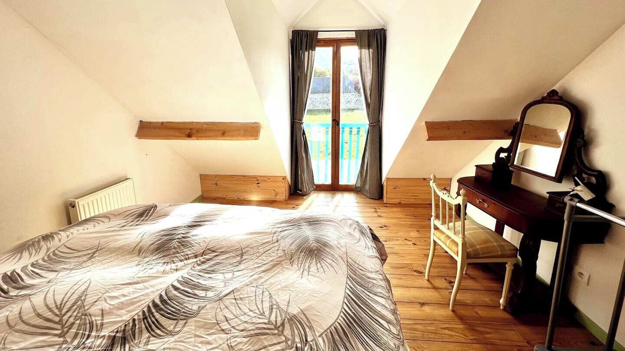Photo of Bedroom in Campan
