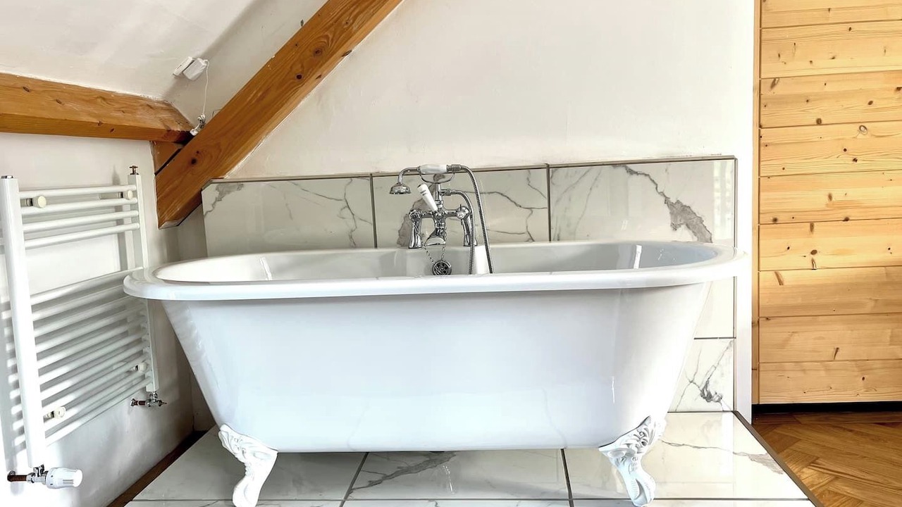 Photo of Bathroom in Campan