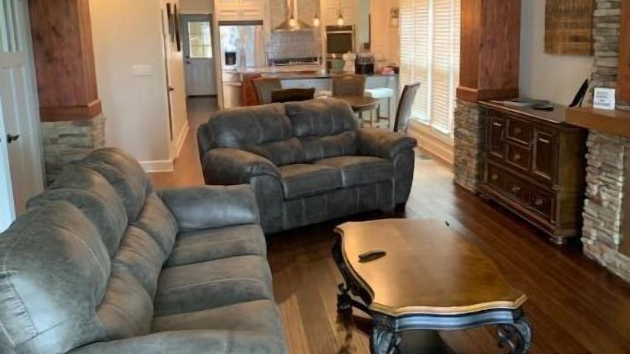 Photo of Livingroom in Guntersville