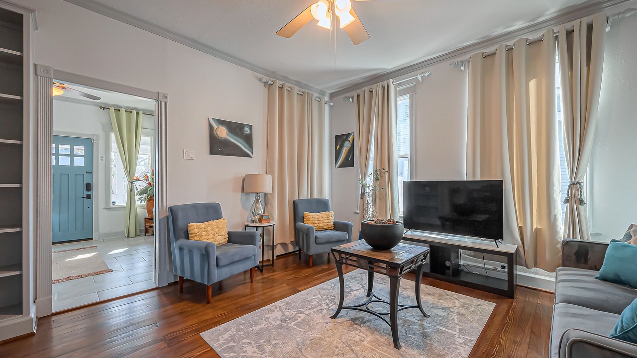 Photo of Livingroom in Greater Heights