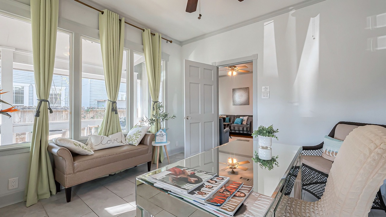 Photo of Livingroom in Greater Heights