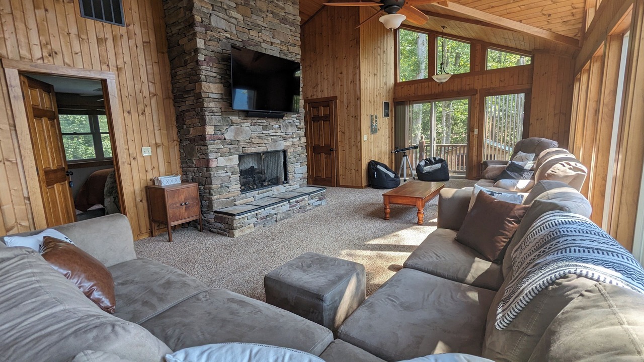 Photo of Livingroom in Victor