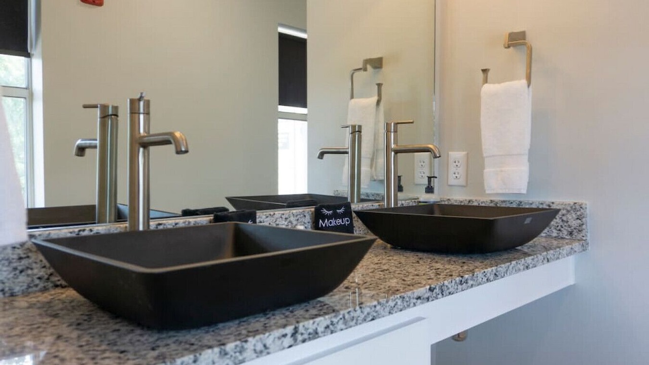 Photo of Bathroom in Eureka Springs Historic District