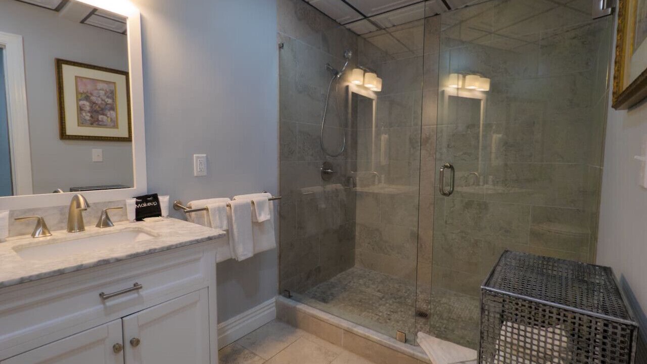 Photo of Bathroom in Eureka Springs Historic District