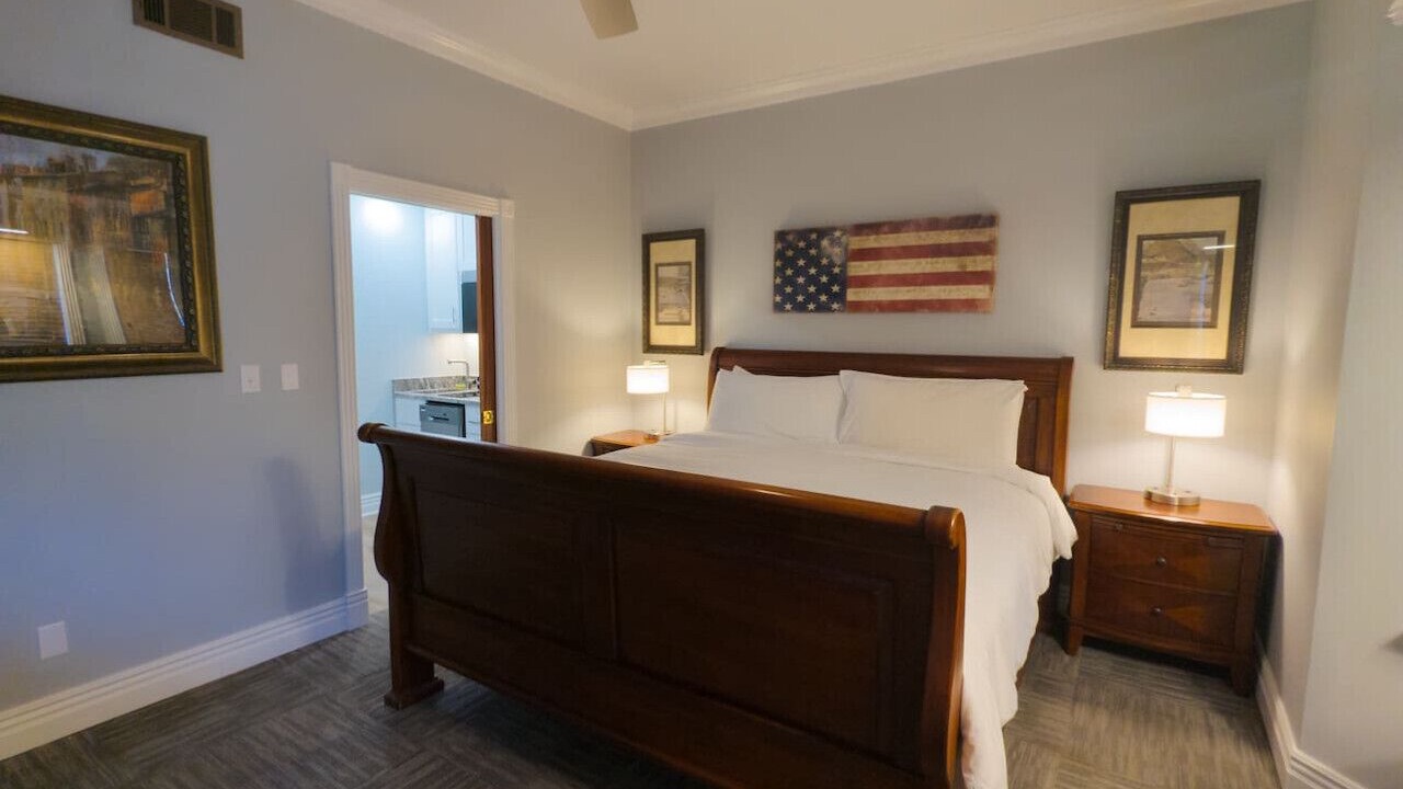 Photo of Bedroom in Eureka Springs Historic District