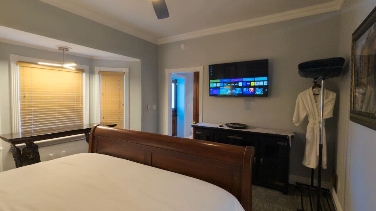 Photo of Bedroom in Eureka Springs Historic District