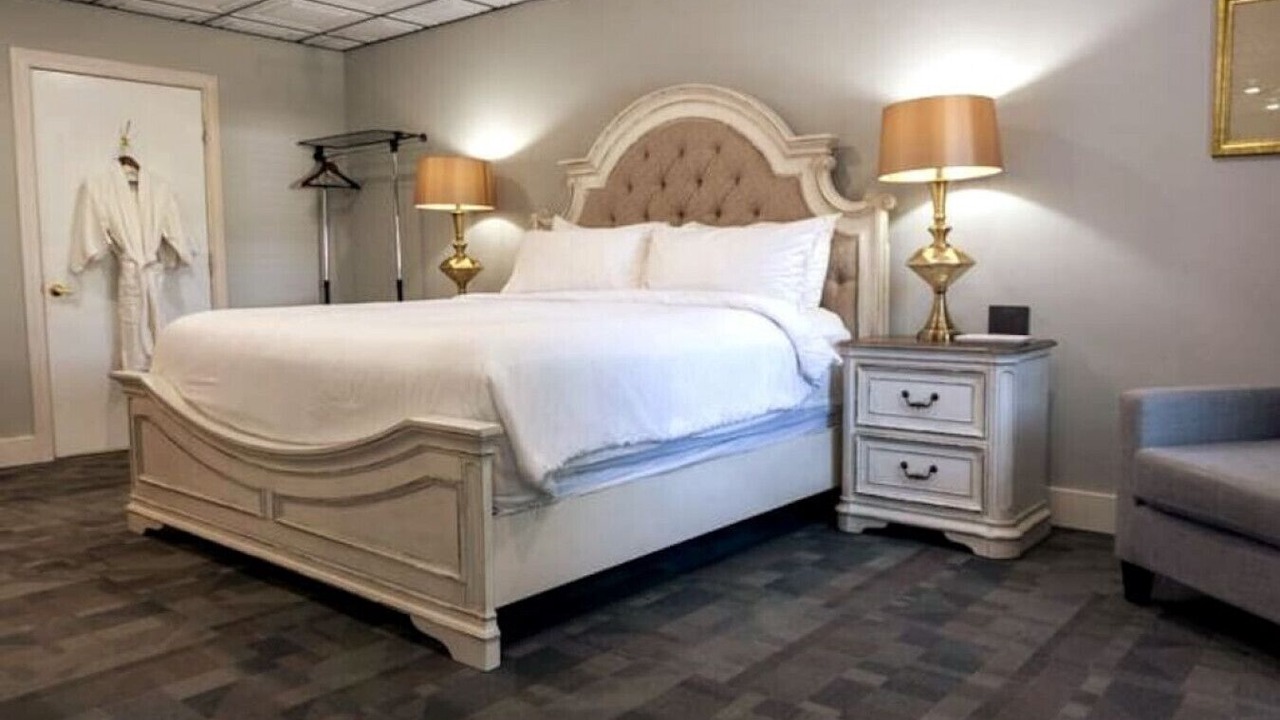 Photo of Bedroom in Eureka Springs Historic District