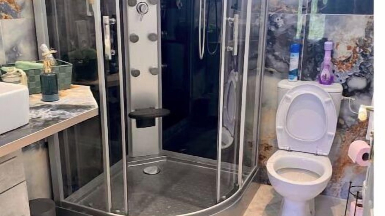 Photo of Bathroom in Centre