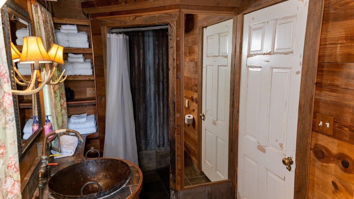 Photo of Bathroom in Satin