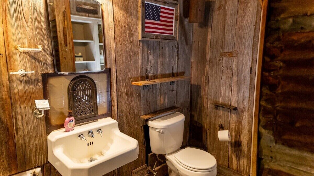 Photo of Bathroom in Satin