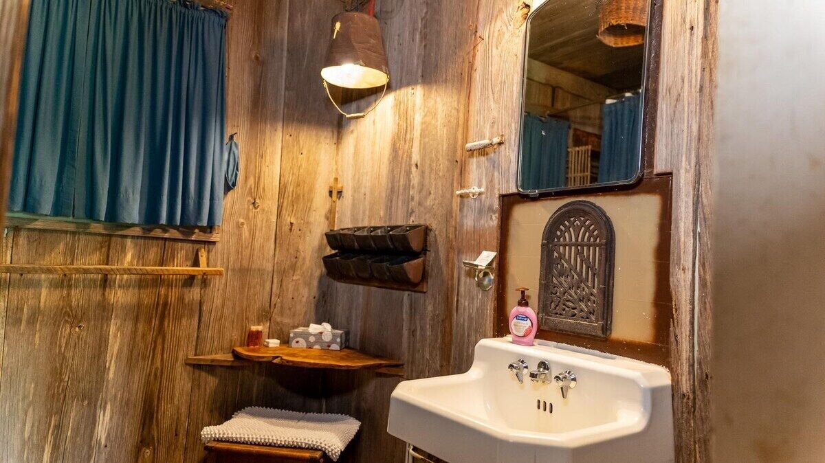 Photo of Bathroom in Satin